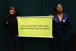 Educação a distância divide profissionais da área da saúde, estudantes e parlamentares