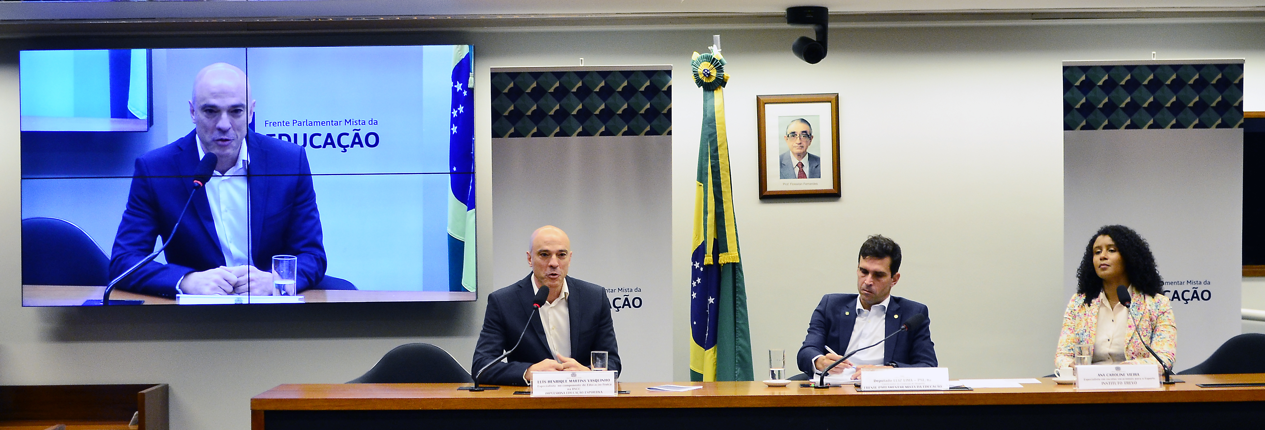 Palestra sobre o tema: Desporto escolar nas escolas de tempo Integral e na BNCC no Brasil