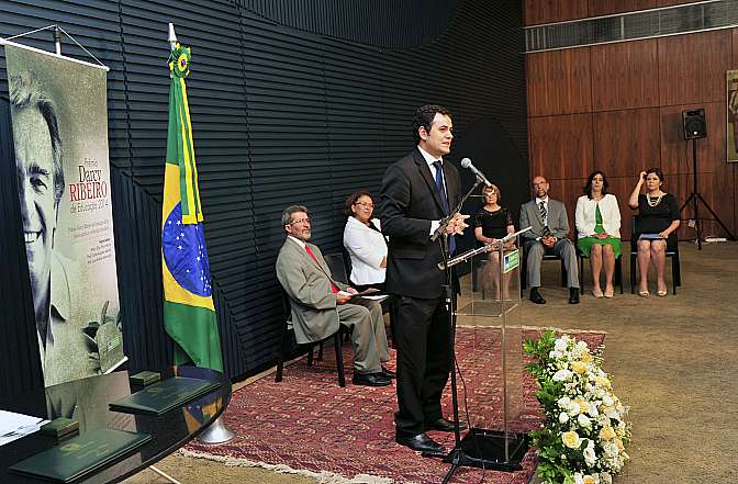 Prêmio Darcy Ribeiro: Professores são reconhecidos pelos trabalhos na educação 