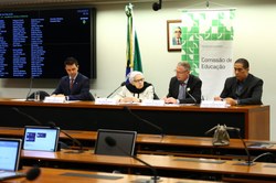 Receita Federal e trabalhadores em estabelecimentos de ensino são contra a isenção da contribuição previdenciária para instituições que aderem ao Prouni