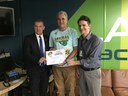 Especialista José Ivan, lotado no Ministério do Esporte, recebe certificado por excelência em participação cidadã na Câmara