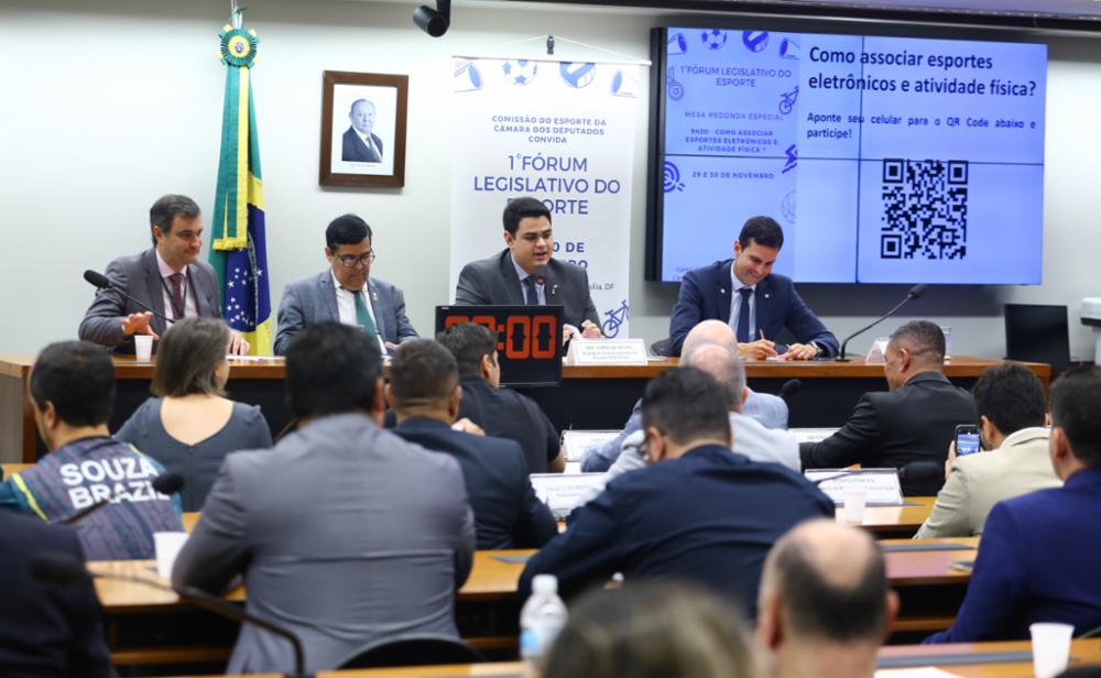 1°Fórum Legislativo do Esporte: esporte tradicional e eletrônico podem ser mecanismos auxiliares da educação