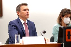 Comissão do Esporte é favorável ao relatório do presidente, deputado Felipe Carreras, para regulamentar a profissão de Executivo de Futebol