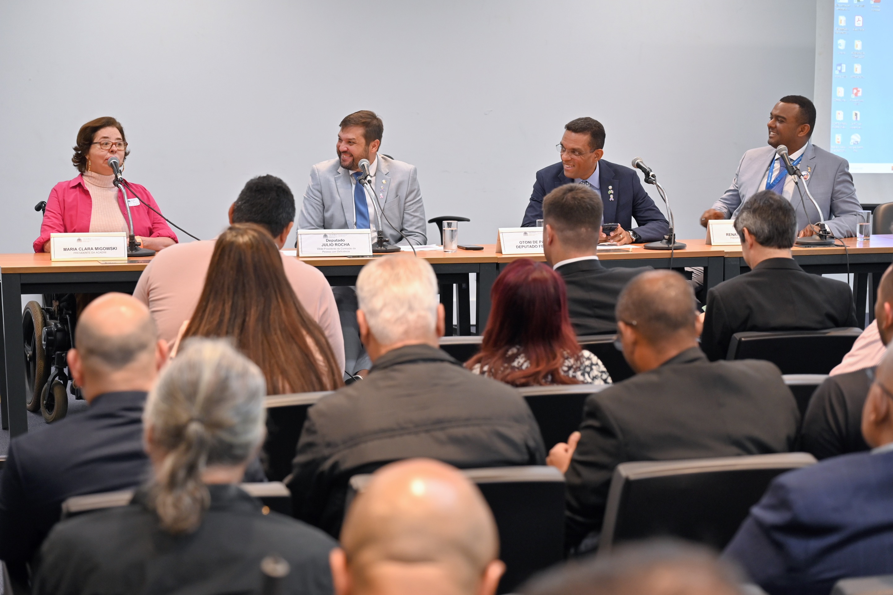  Debate sobre neurociência na inclusão esportiva da pessoa com autismo ressalta a importância do apoio à família atípica