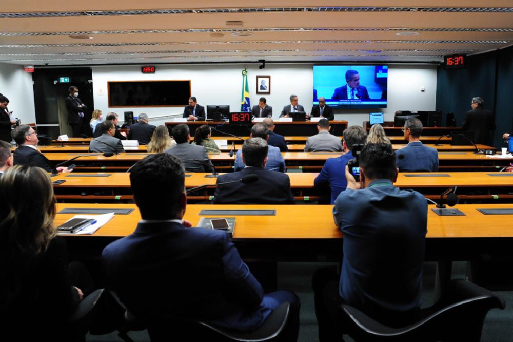 Ministro da Cidadania comparece a reunião na Cespo