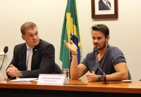 Personal trainer apresenta a Comissão do Esporte método de exercícios físicos