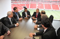 Deputados vão ao Estádio Nacional de Brasília