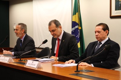 Mesa AP política externa e espionagem americana