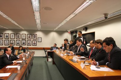 Dep. Edinho Bez (PMDB-SC), presidiente do GT da Telefonia durante a reunião da Comissão  que discute a Lei Geral das Antenas. 
