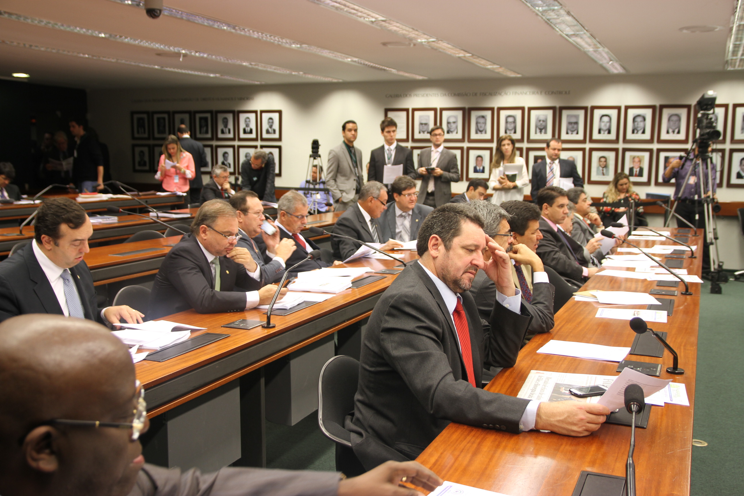 Audiência pública na CFFC discute problemas em obras do PAC