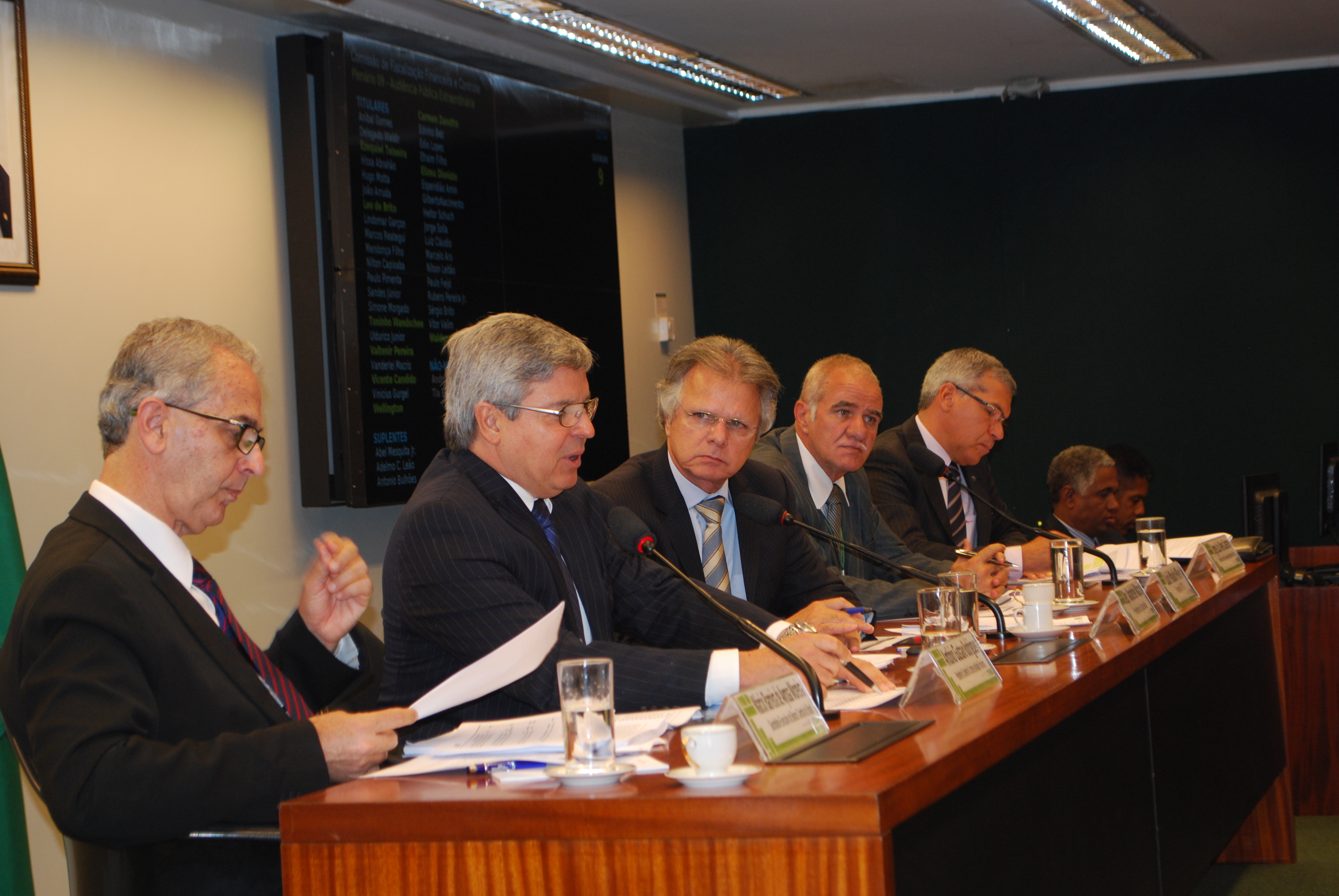 Caso HSBC: debatedores defendem acordo entre governos para combater evasão fiscal