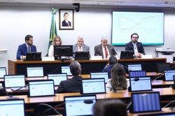 CFFC debate projeto que amplia isenção do IR para quem ganha até R$ 5 mil