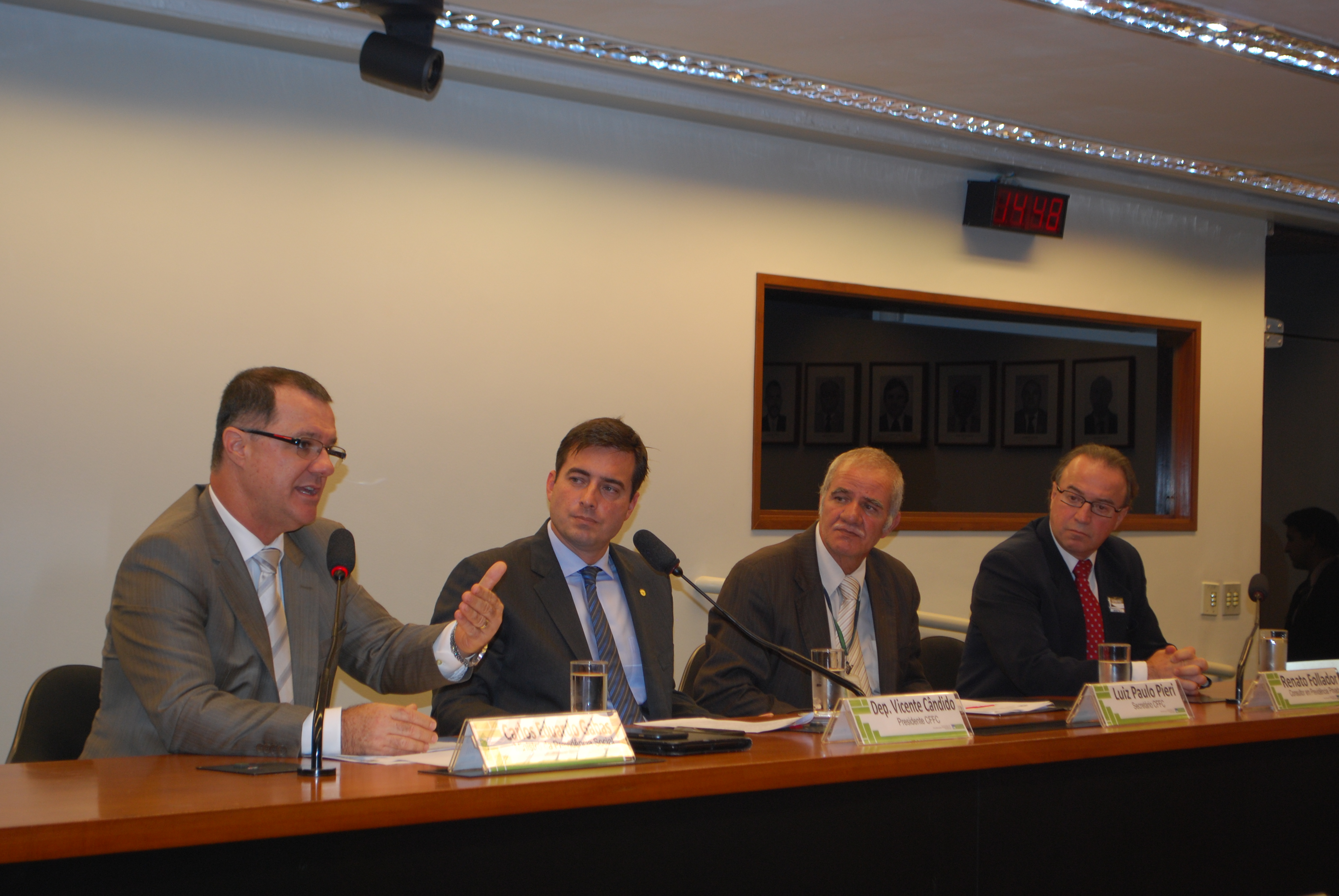 CFFC discute fundos estaduais com ministro da Previdência