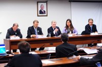 COMISSÃO REALIZA AUDIÊNCIA PÚBLICA SOBRE OS SISTEMAS DE TELEFONIA FIXO E MÓVEL