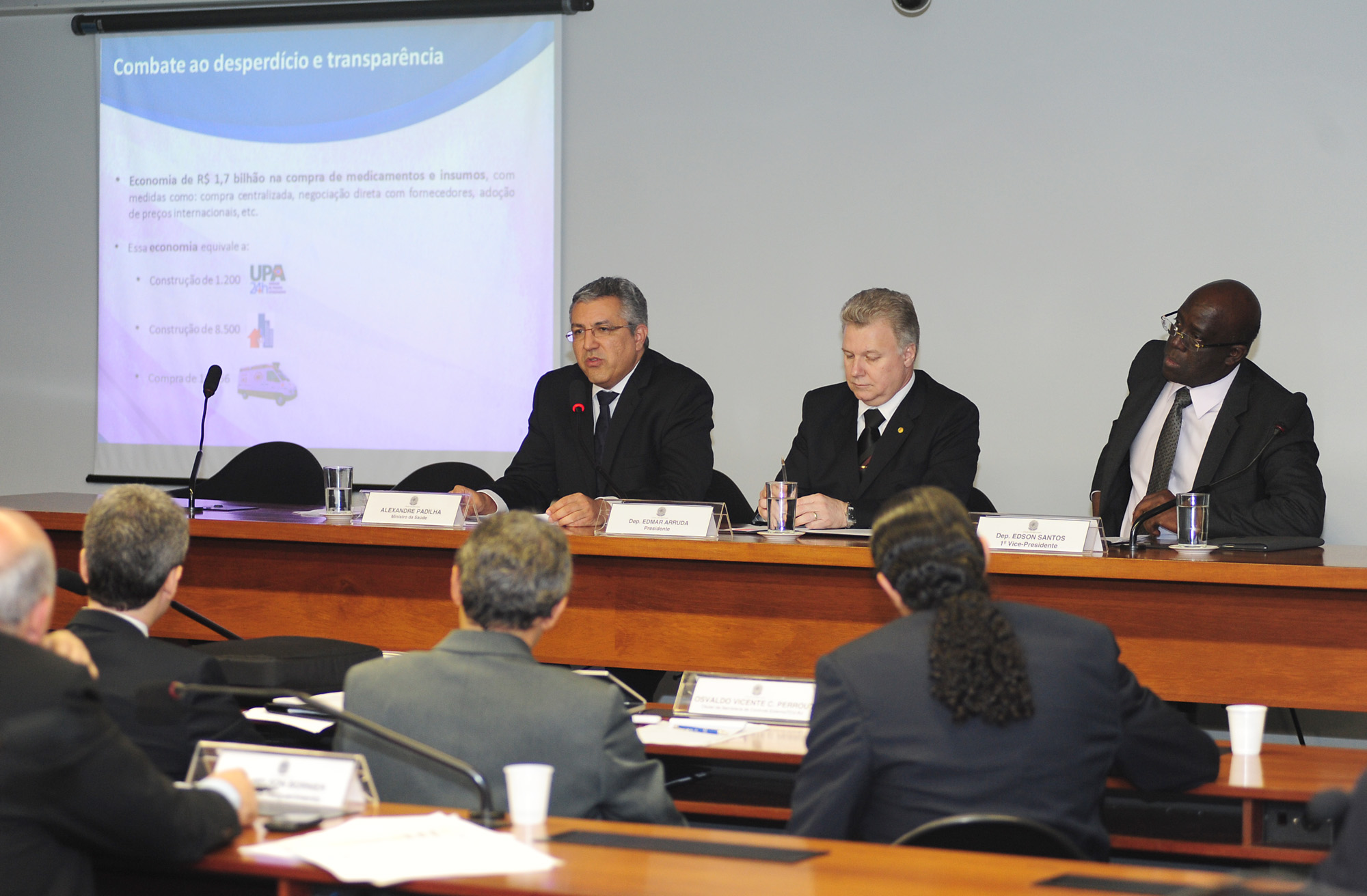 Comissão realiza audiência pública com a presença do ministro Alexandre Padilha