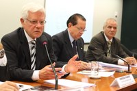 Comissões ouvem ministro da Aviação Civil sobre licitações em aeroportos