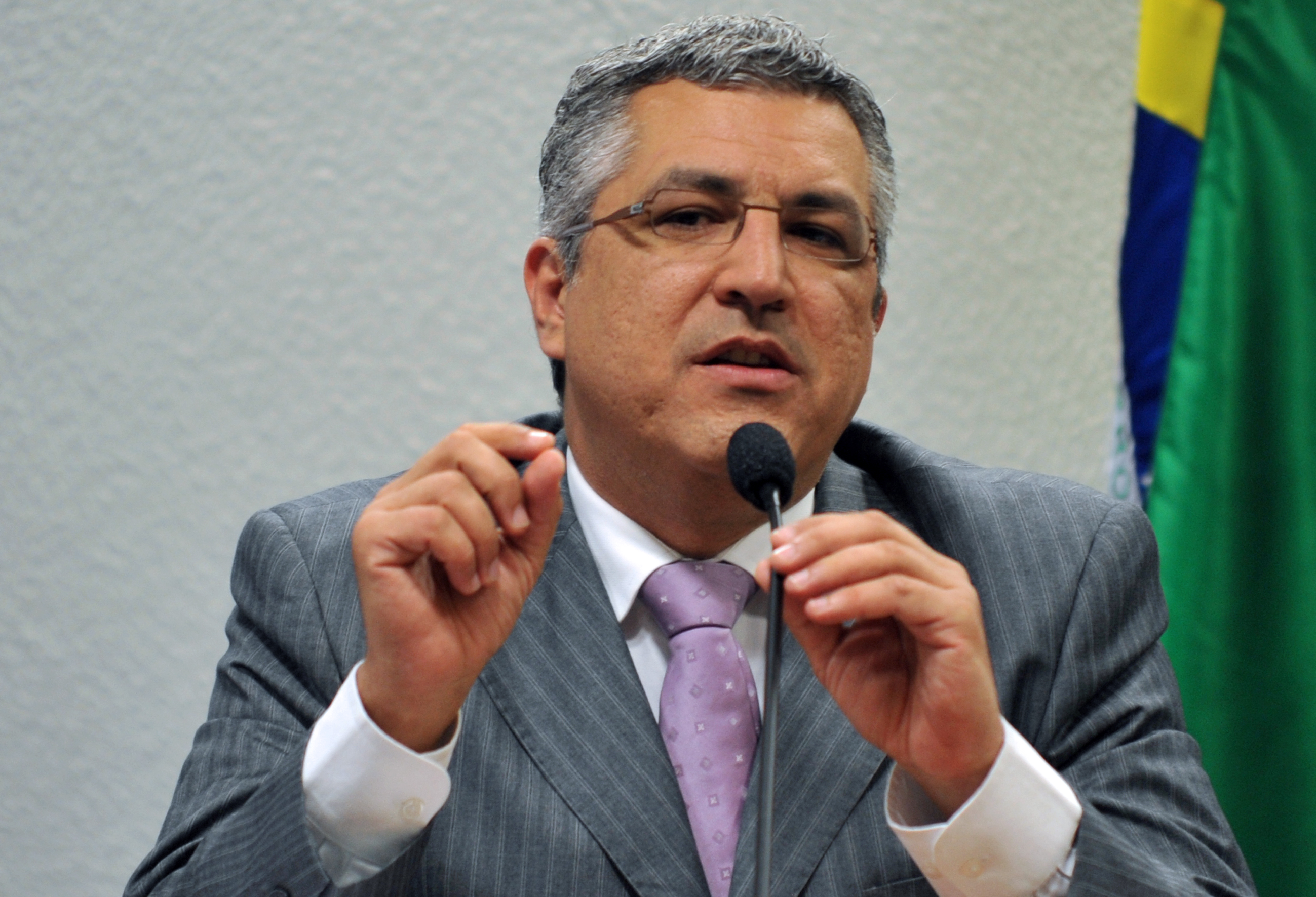 Dengue e planos de saúde em debate com ministro da Saúde, Alexandre Padilha 