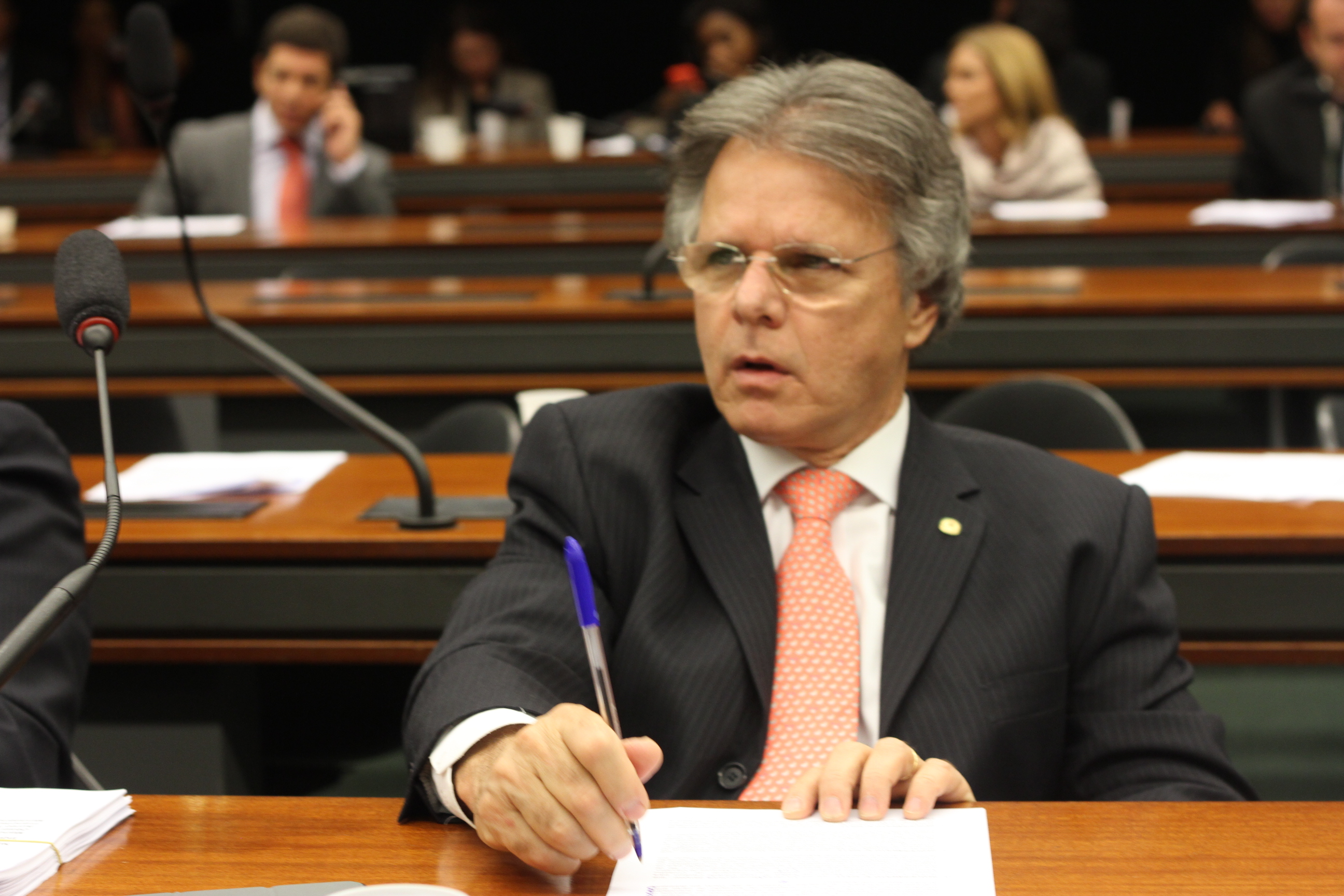  Deputado Vanderlei Macris quer informações sobre sites de bancos que deixam clientes expostos
