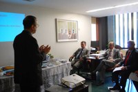 Deputados da CFFC se reúnem com consultor técnico para debater RDC