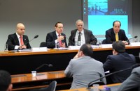 Deputados denunciam passagens aéreas a preços abusivos