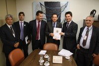 Governo pede prazo para ajustar marco das telecomunicações