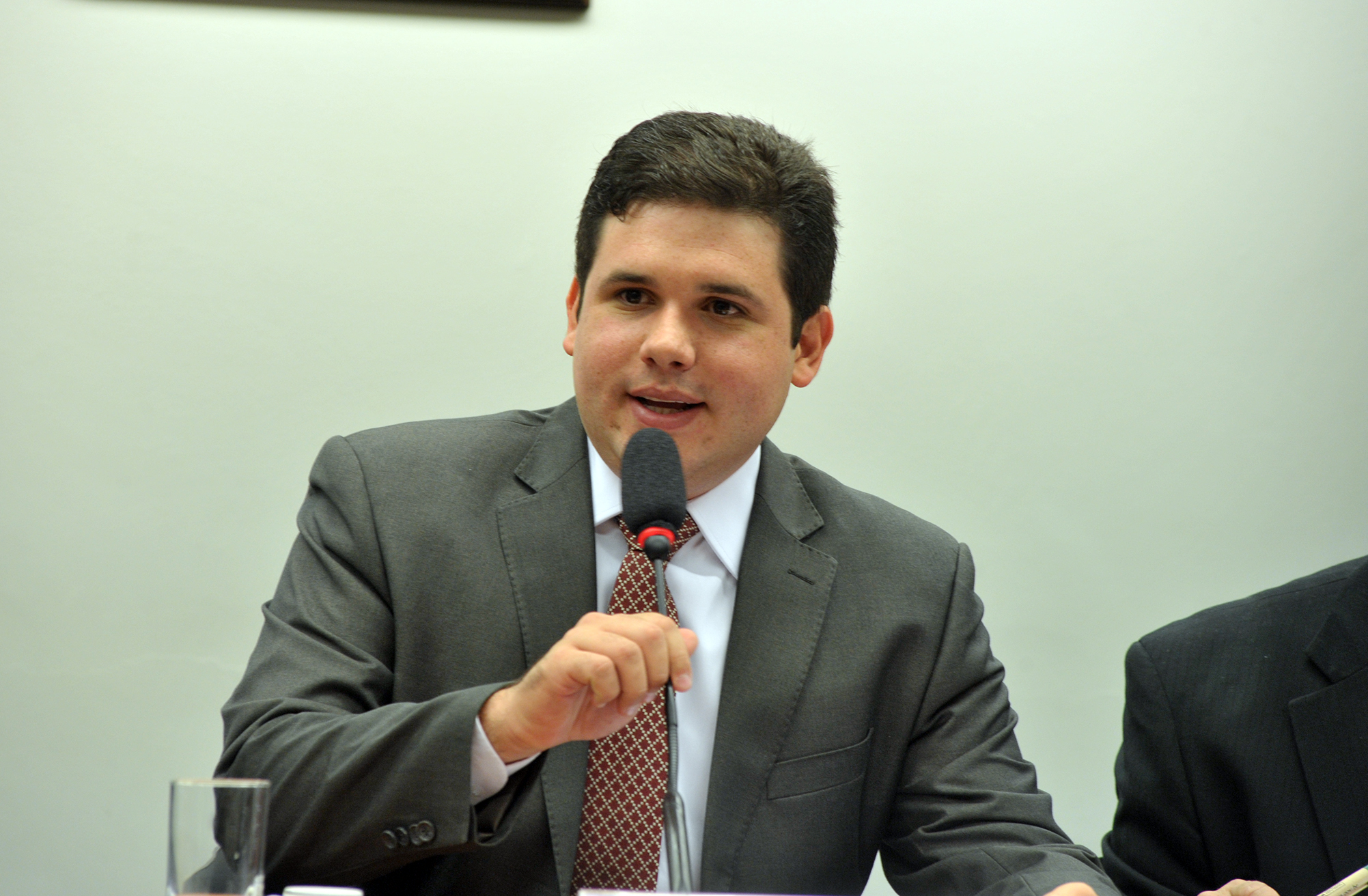 Hugo Motta é eleito presidente da Comissão de Fiscalização Financeira
