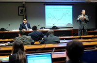 Luciano Coutinho reconhece queda no desempenho do BNDES e mostra dados de recuperação