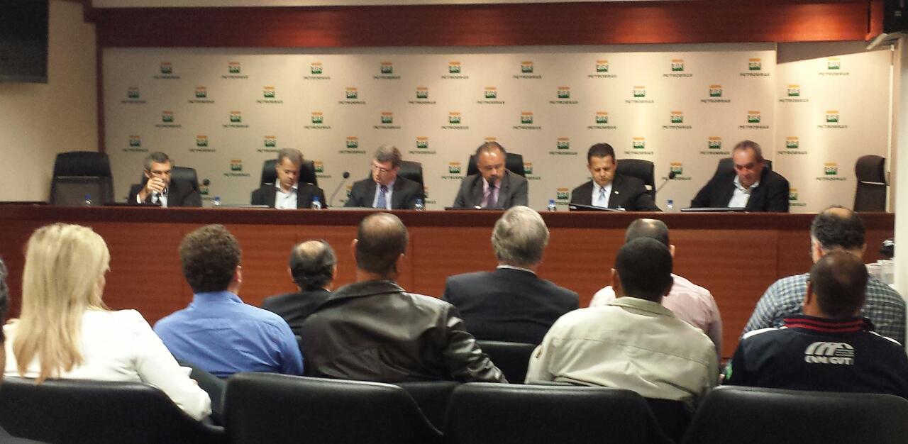 Membros da CFFC fazem visita técnica à Petrobras