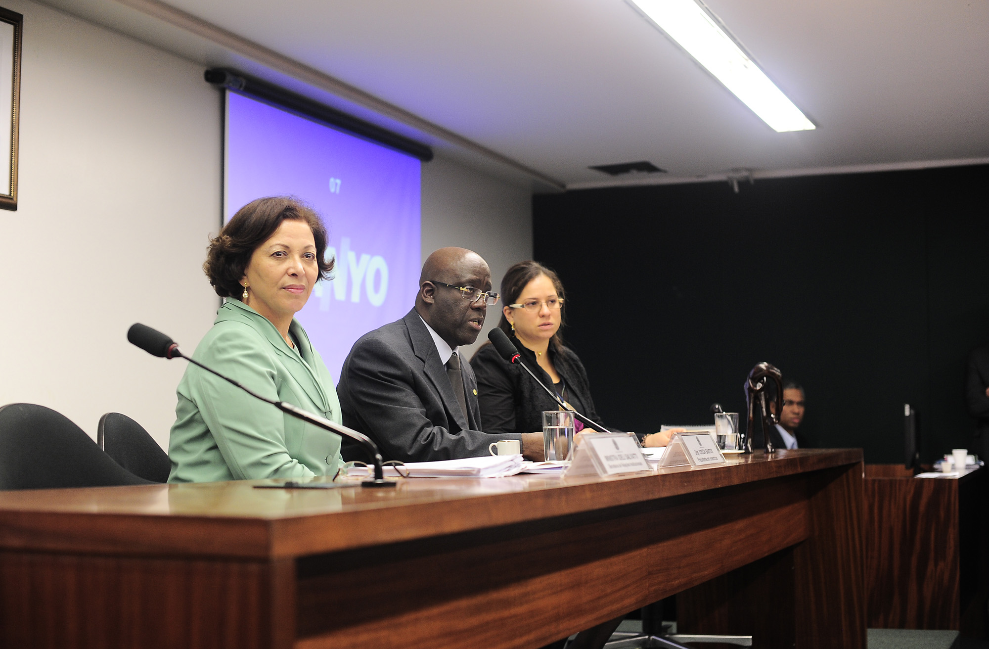 Ministra Ideli Salvatti presta esclarecimentos sobre compra de lanchas pelo Ministério da Pesca