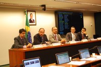 Ministro Adams defende acordo de leniência entre governo e empresas envolvidas na Operação Lava Jato em audiência na CFFC