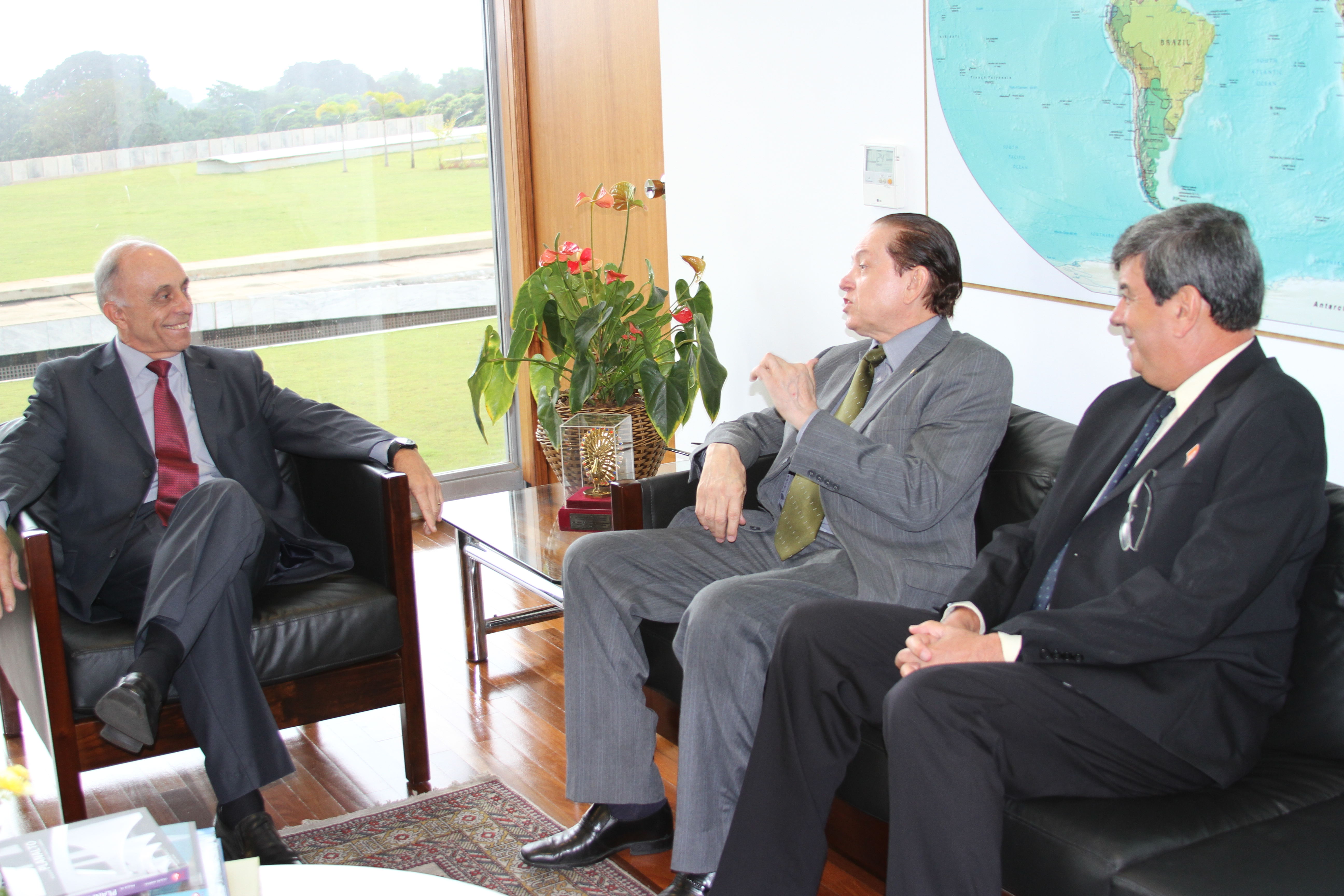 Ministro-chefe do GSI garante a deputados: não houve ação da Abin em portos