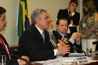 Ministro da Saúde reconhece que faltam médicos no país