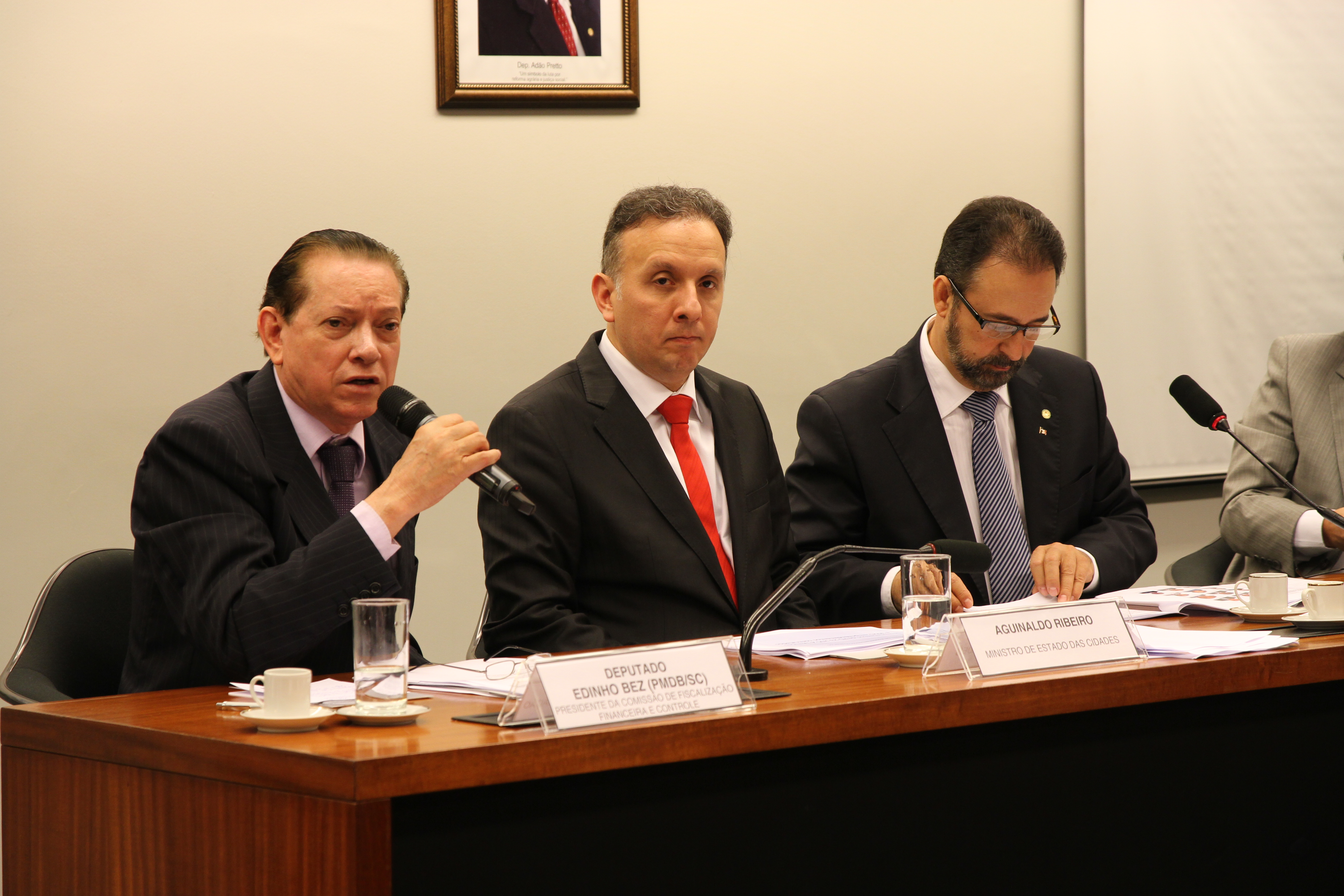 Ministro das Cidades explica as Comissões da Câmara gastos da pasta com obras da Copa