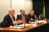 Ministro do Trabalho diz que convênios estão suspensos após operação da PF