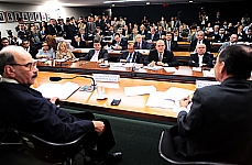 Ministro dos Transportes nega irregularidades nos contratos da pasta