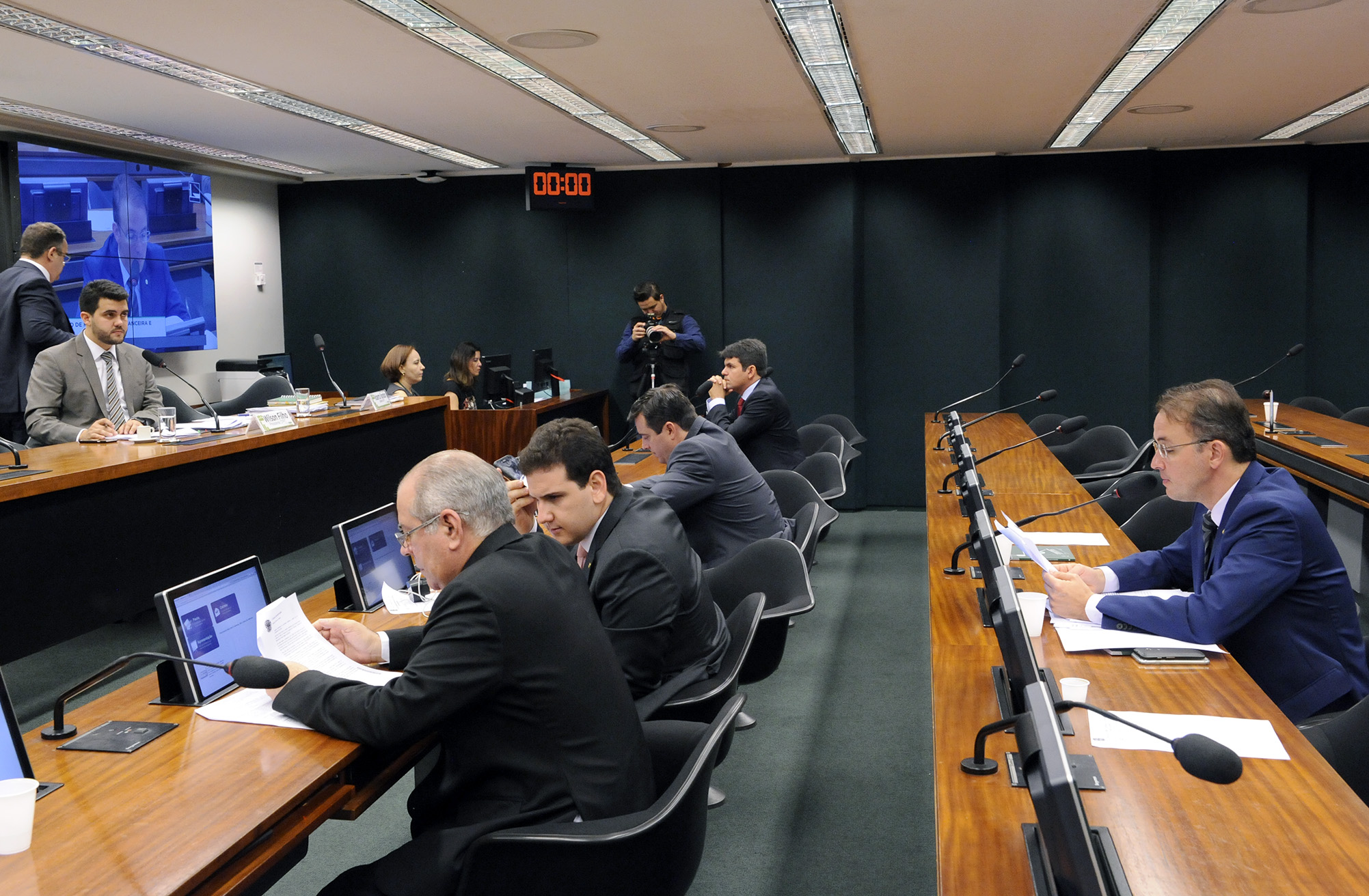 Aprovado requerimento para ministro da Defesa prestar esclarecimentos a respeito de fala de general sobre intervenção militar