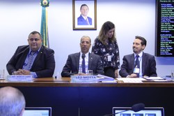 CFFC decide convidar ministros do governo para apresentar planos de trabalho
