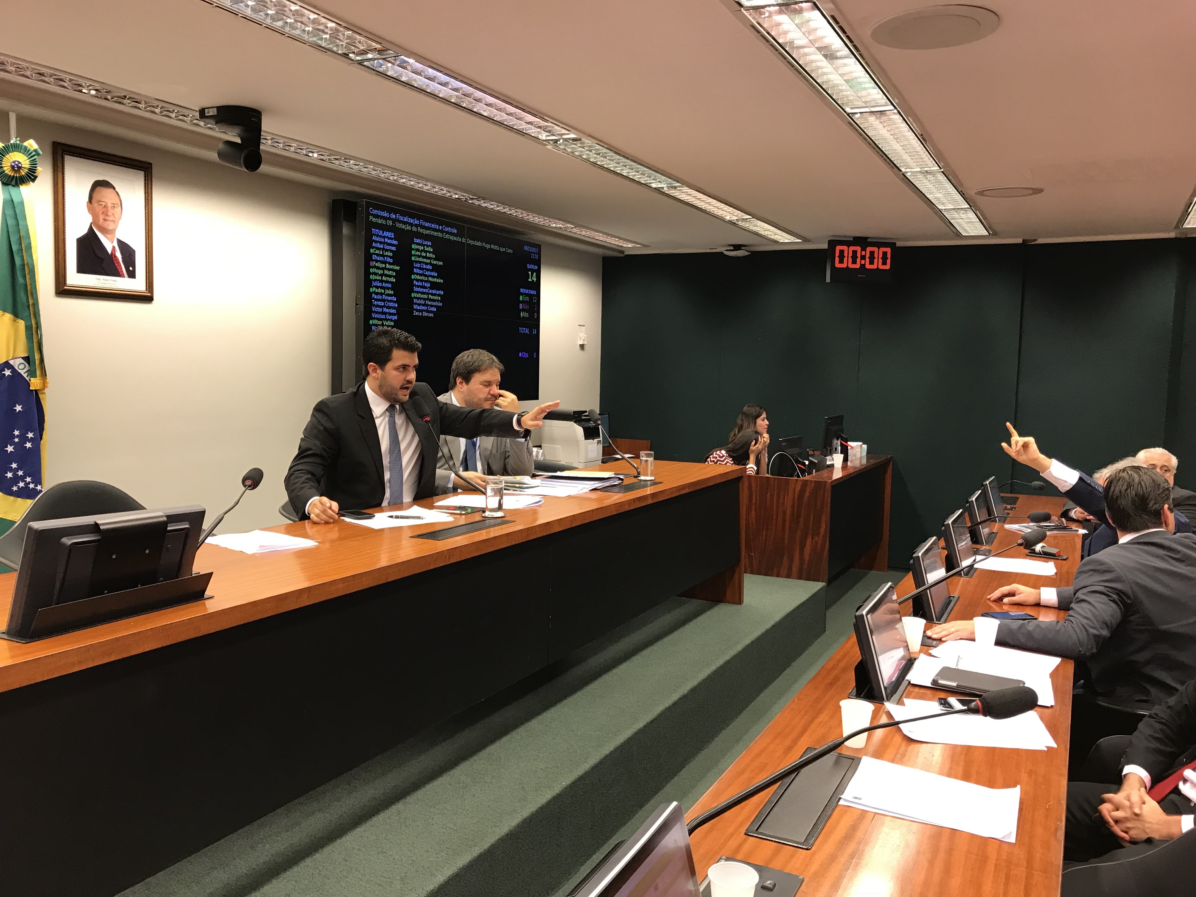 Deputados da CFFC decidem convocar ministro das Cidades