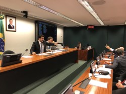 Deputados da CFFC decidem convocar ministro das Cidades