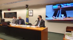 Comissão decide cobrar Paulo Guedes sobre saída de Caixa e Banco do Brasil da Febraban