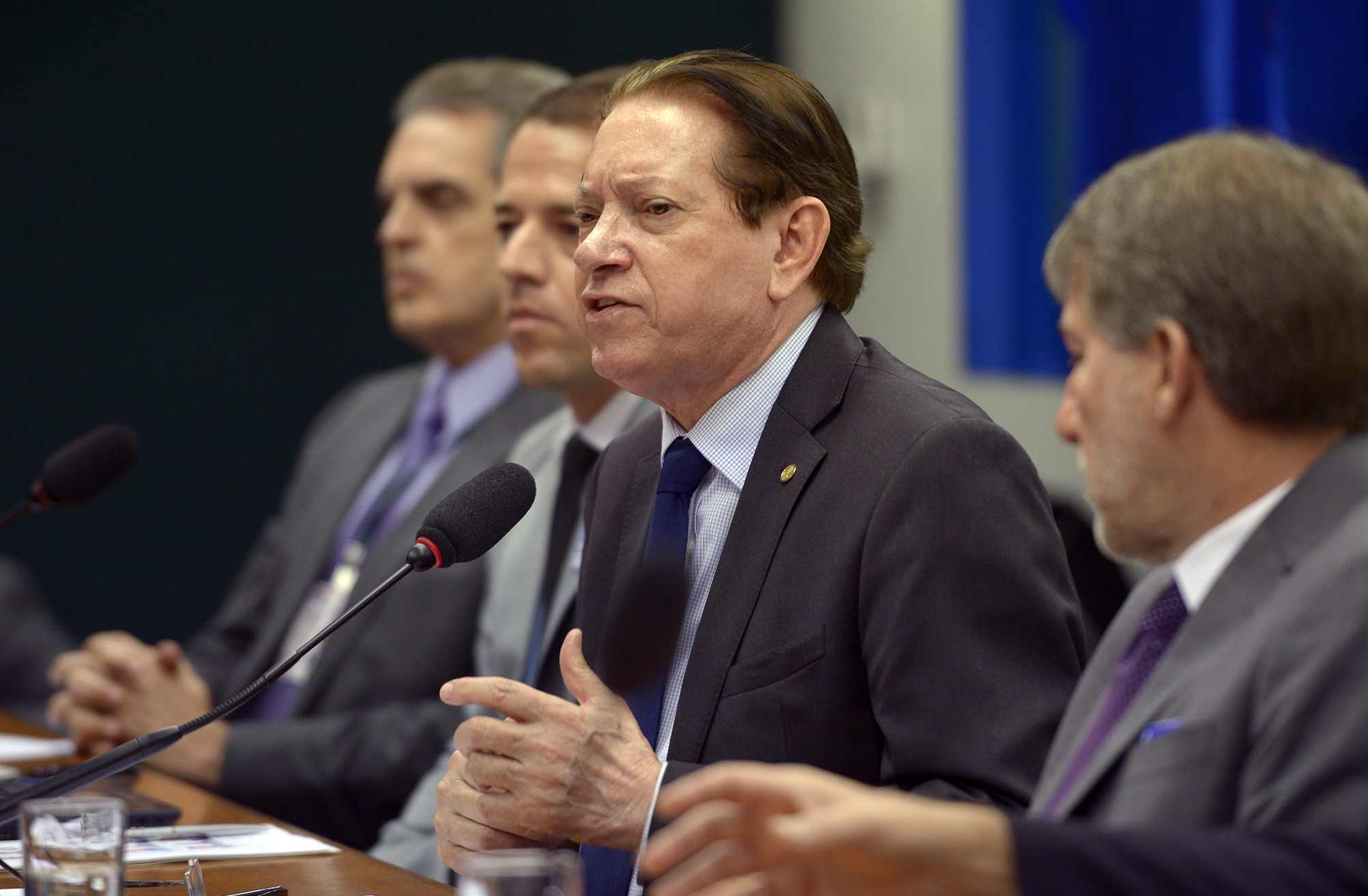 Debatedores pedem punição maior a quem furta, vandaliza ou faz receptação de cabos de energia e de telecomunicação