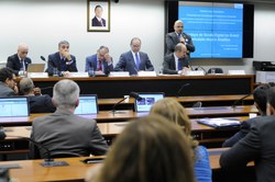 Informatização da saúde é defendida em audiência pública da CFFC