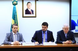 Ministro diz que novos contratos de trabalho vão gerar 2 milhões de empregos