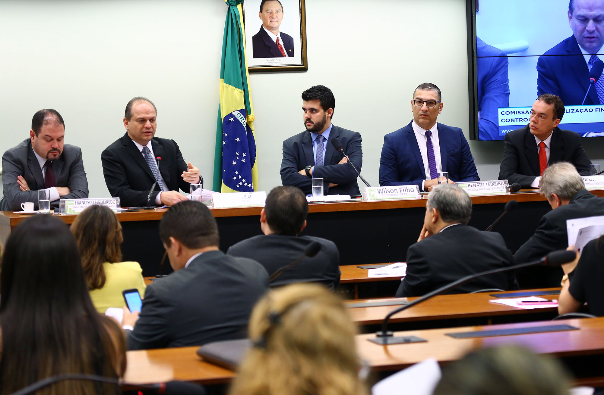 Ministro diz que situação melhora nos hospitais federais do Rio; deputados vão acompanhar