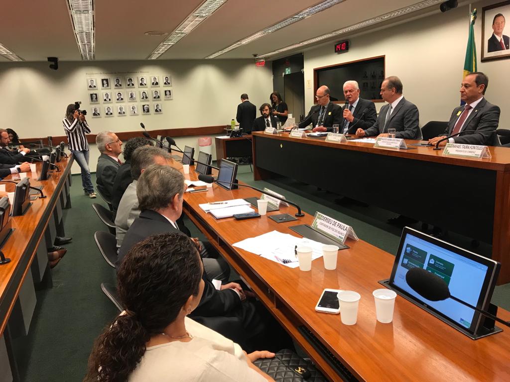 Receita Federal e Serpro podem rever normas e taxas de lojas francas de fronteira