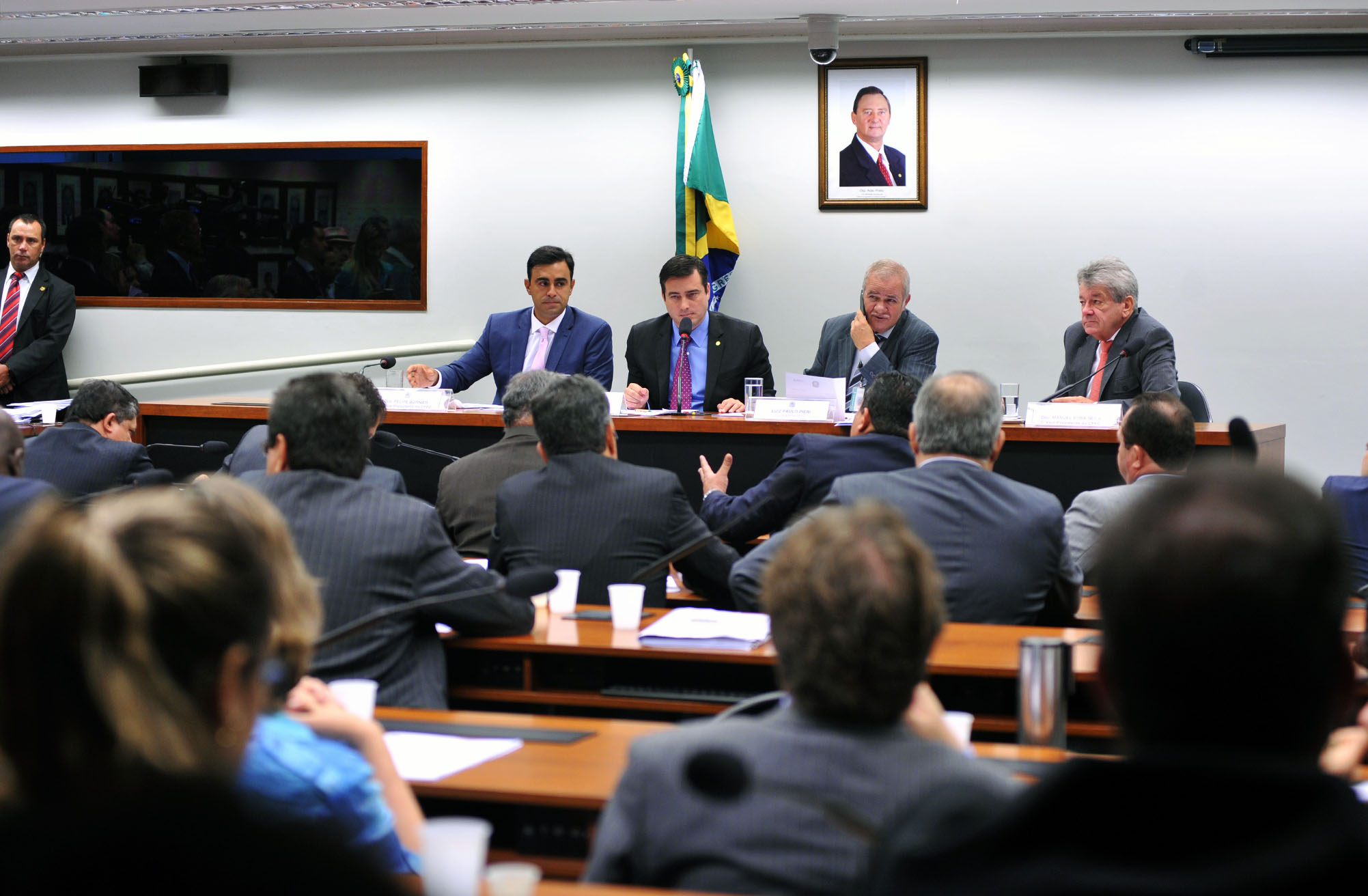 Quatro ministros são convocados para prestar esclarecimentos na Comissão de Fiscalização da Câmara