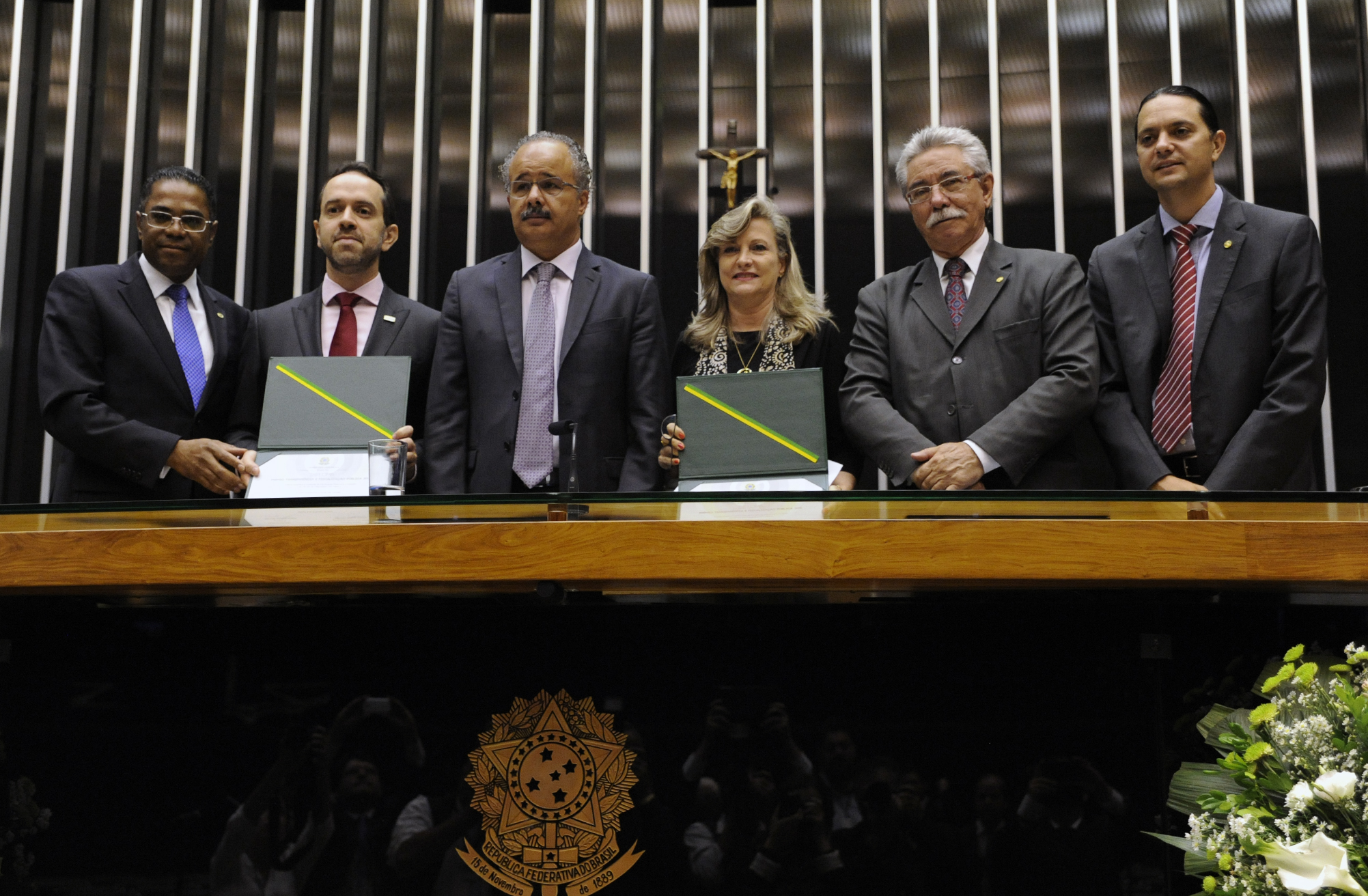 Vicente Cândido entrega prêmio Transparência e Fiscalização Pública 2015