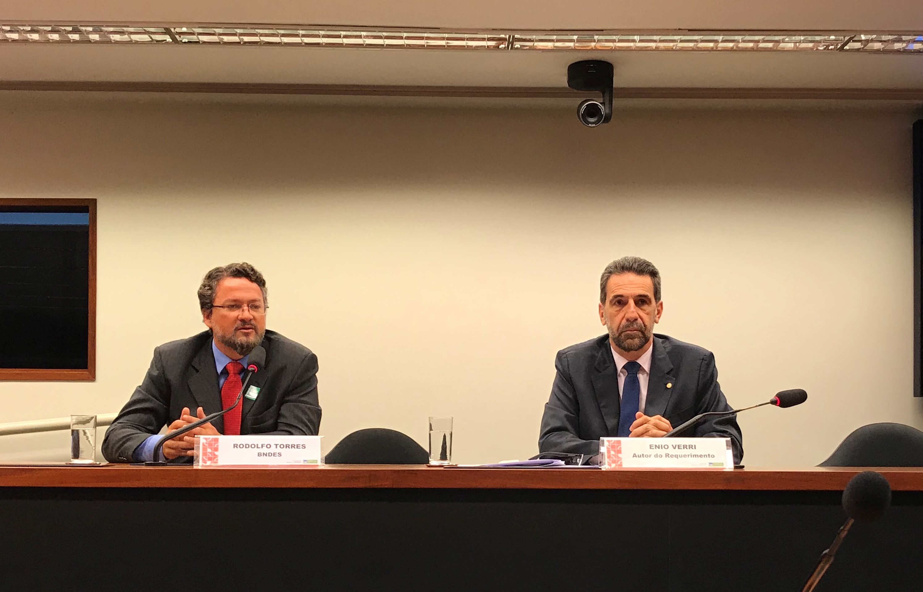 Comissão realiza Audiência Pública com o BNDES 