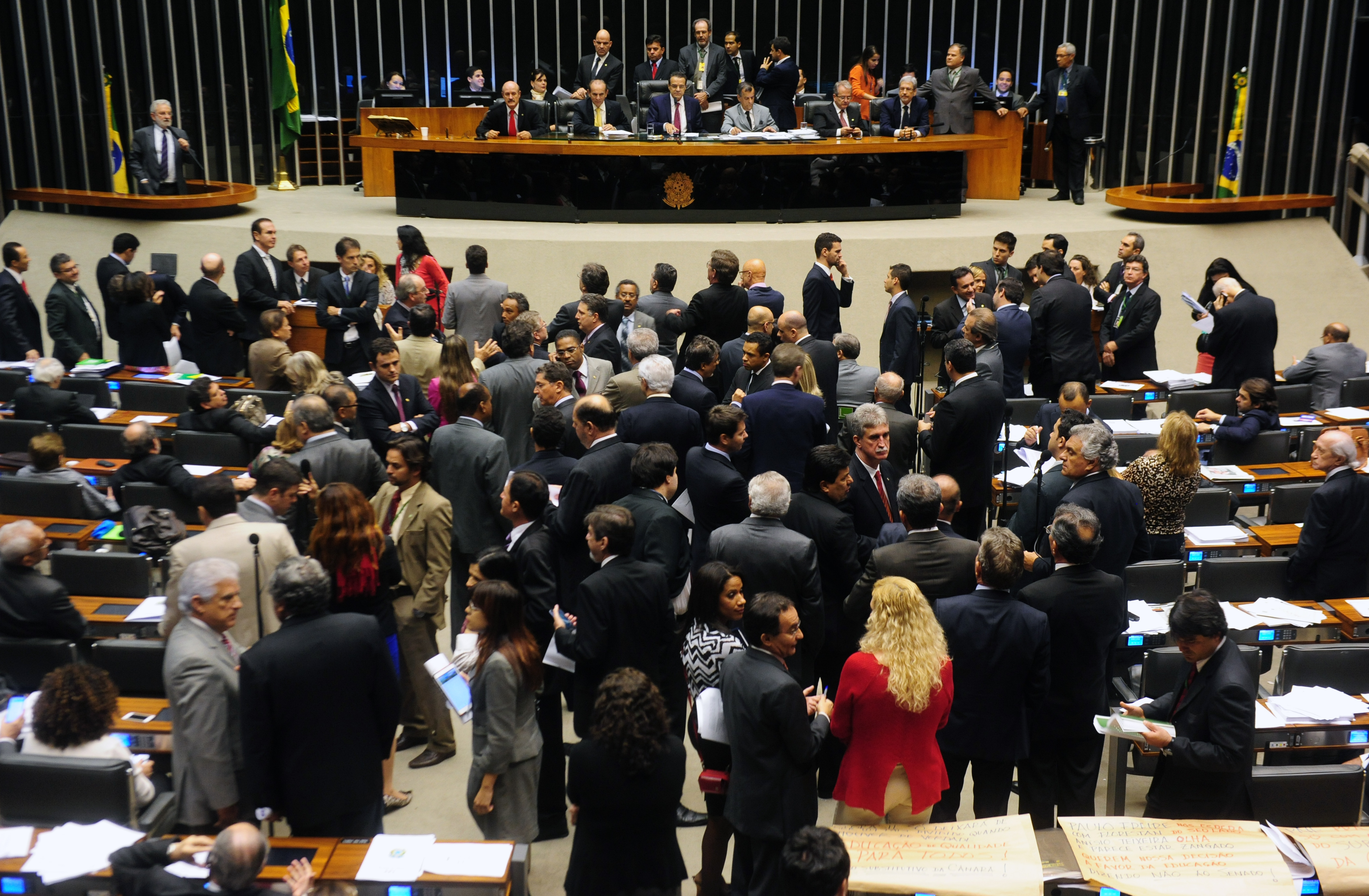 Câmara realiza 218 sessões e aprova 84 proposições em Plenário no primeiro semestre.