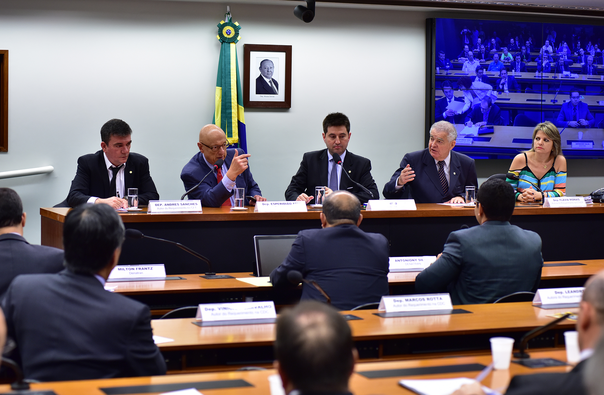 Deputados contestam Contran pela não obrigatoriedade do extintor de incêndio em veículos